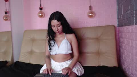 Snapshot of natuxxa chatting on 01/08/25, 01:42 natuxxa online show from 01/08/25, 01:42