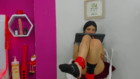 Snapshot of naty_dubois chatting on 12/02/24, 05:15 Naty online show from 12/02/24, 05:15