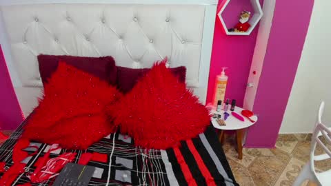 Snapshot of naty_dubois chatting on 12/12/24, 03:37 Naty online show from 12/12/24, 03:37