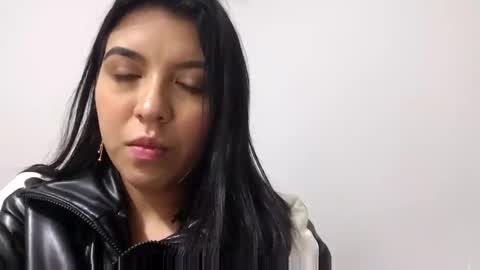 Snapshot of naty_dubois chatting on 10/05/25, 04:11 Naty online show from 10/05/25, 04:11