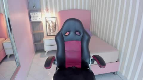 Snapshot of natybunny chatting on 05/13/26, 07:33 NATY online show from 05/13/26, 07:33