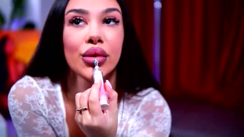 Naty online show from 11/19/25, 10:04