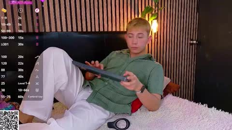 Christopher  Chris online show from 02/10/25, 04:14