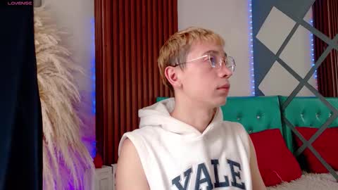 Christopher  Chris online show from 11/14/25, 01:10