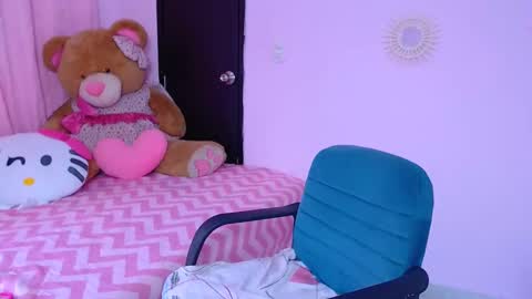 Snapshot of naughty_ariel chatting on 01/14/25, 07:11 Zoe online show from 01/14/25, 07:11