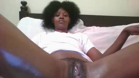 Snapshot of naughty_babe000 chatting on 12/13/24, 02:10 alisha online show from 12/13/24, 02:10