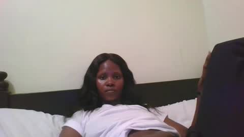 Snapshot of naughty_babe000 chatting on 12/19/24, 04:24 alisha online show from 12/19/24, 04:24