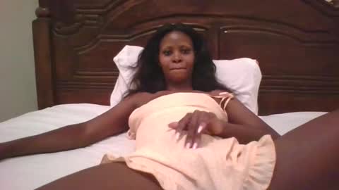 Snapshot of naughty_babe000 chatting on 09/10/25, 04:23 alisha online show from 09/10/25, 04:23