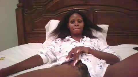 Snapshot of naughty_babe000 chatting on 09/11/25, 05:18 alisha online show from 09/11/25, 05:18