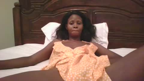 Snapshot of naughty_babe000 chatting on 09/17/25, 05:20 alisha online show from 09/17/25, 05:20