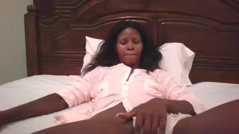 Snapshot of naughty_babe000 chatting on 09/19/25, 06:30 alisha online show from 09/19/25, 06:30