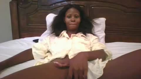 Snapshot of naughty_babe000 chatting on 09/21/25, 09:22 alisha online show from 09/21/25, 09:22