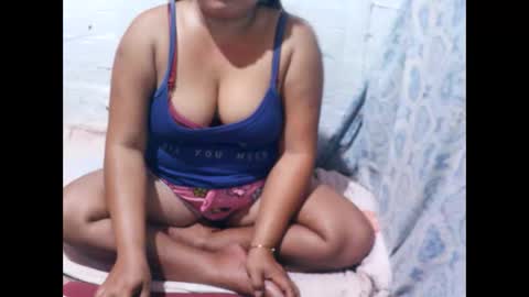 Snapshot of naughty_baby25 chatting on 04/16/26, 07:03 Hannah online show from 04/16/26, 07:03