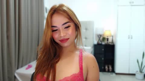Snapshot of naughty_dreamerxxx chatting on 06/22/26, 08:28 Queen Jess online show from 06/22/26, 08:28