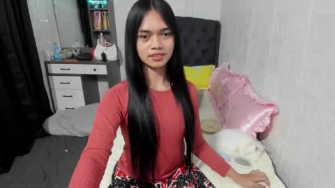 Snapshot of naughty_emmats chatting on 12/19/24, 10:10 emma online show from 12/19/24, 10:10