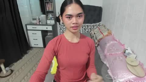 Snapshot of naughty_emmats chatting on 01/04/25, 07:24 emma online show from 01/04/25, 07:24