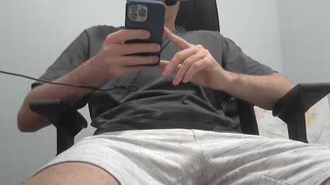 Snapshot of naughty_enzo chatting on 03/10/25, 01:23 Enzo online show from 03/10/25, 01:23