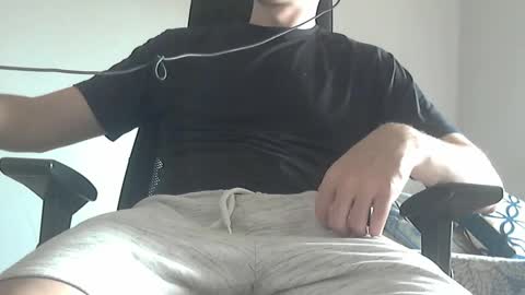 Snapshot of naughty_enzo chatting on 09/27/25, 04:01 Enzo online show from 09/27/25, 04:01