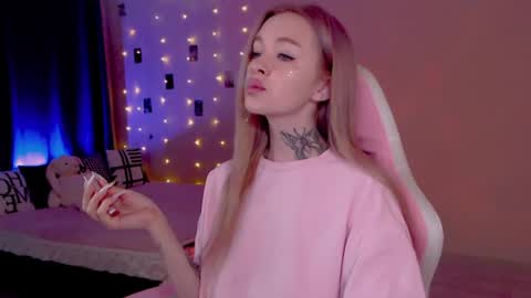 Snapshot of naughty_mablee chatting on 06/18/26, 01:28 Mable online show from 06/18/26, 01:28