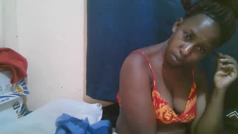 Snapshot of naughty_slender2 chatting on 09/21/25, 12:01 jn online show from 09/21/25, 12:01