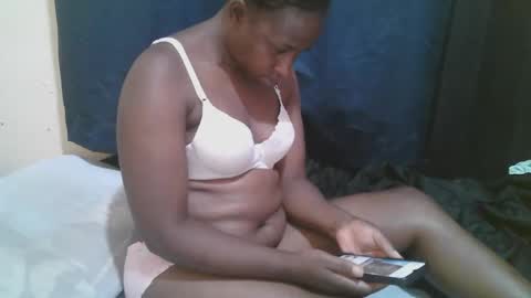 Snapshot of naughty_slender2 chatting on 09/22/25, 12:12 jn online show from 09/22/25, 12:12