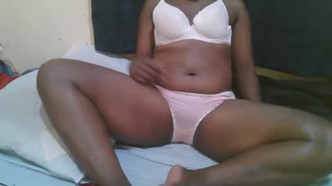 Snapshot of naughty_slender2 chatting on 09/25/25, 09:13 jn online show from 09/25/25, 09:13