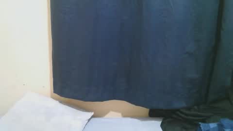 Snapshot of naughty_slender2 chatting on 10/07/25, 11:24 jn online show from 10/07/25, 11:24