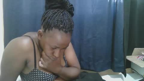 Snapshot of naughty_slender2 chatting on 10/10/25, 05:39 jn online show from 10/10/25, 05:39