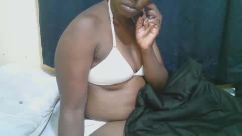 Snapshot of naughty_slender2 chatting on 10/13/25, 02:44 jn online show from 10/13/25, 02:44