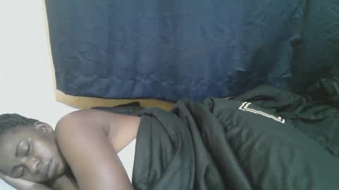 Snapshot of naughty_slender2 chatting on 10/14/25, 07:03 jn online show from 10/14/25, 07:03