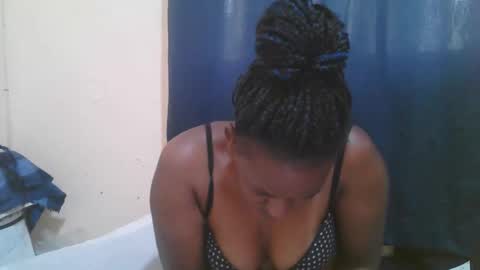 Snapshot of naughty_slender2 chatting on 10/18/25, 06:16 jn online show from 10/18/25, 06:16