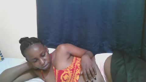 Snapshot of naughty_slender2 chatting on 10/29/25, 02:08 jn online show from 10/29/25, 02:08