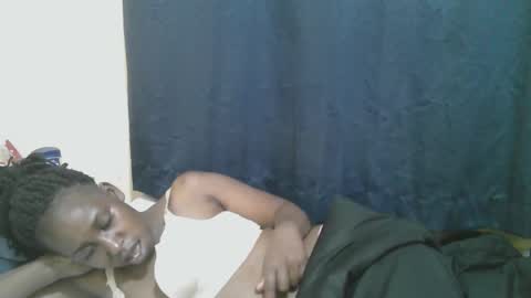 Snapshot of naughty_slender2 chatting on 11/22/25, 06:29 jn online show from 11/22/25, 06:29