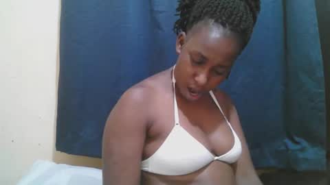 Snapshot of naughty_slender2 chatting on 11/25/25, 07:36 jn online show from 11/25/25, 07:36