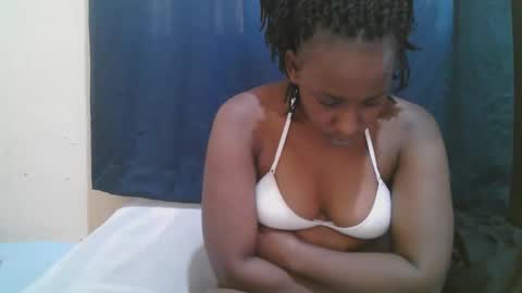 Snapshot of naughty_slender2 chatting on 11/27/25, 08:05 jn online show from 11/27/25, 08:05