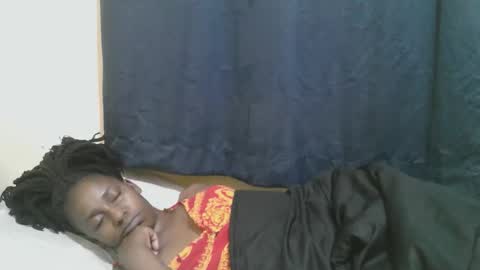 Snapshot of naughty_slender2 chatting on 11/27/25, 08:11 jn online show from 11/27/25, 08:11