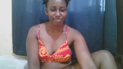 Snapshot of naughty_slender2 chatting on 11/28/25, 08:17 jn online show from 11/28/25, 08:17