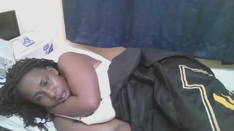 Snapshot of naughty_slender2 chatting on 12/04/25, 06:44 jn online show from 12/04/25, 06:44