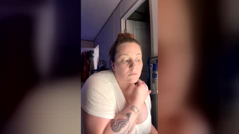 Snapshot of naughtybabe29 chatting on 03/21/26, 03:00 naughtybabe29 online show from 03/21/26, 03:00