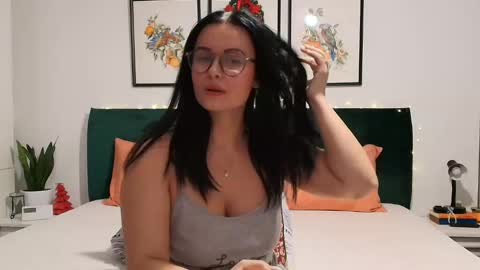 Snapshot of naughtybrunettexxx chatting on 12/01/24, 04:40 NaughtyBrunetteXXX online show from 12/01/24, 04:40