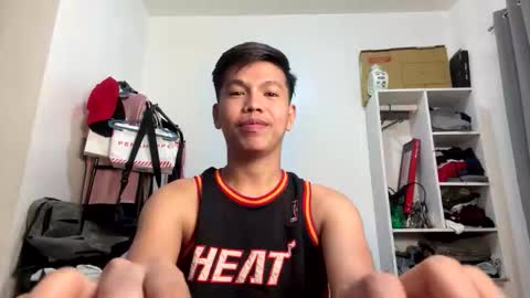 Snapshot of naughtybutsexy69 chatting on 10/14/25, 08:04 Arch online show from 10/14/25, 08:04