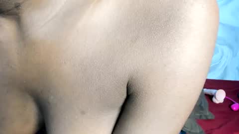 Snapshot of naughtybutterfly6 chatting on 05/05/26, 04:09 naughtybutterfly6 online show from 05/05/26, 04:09