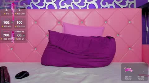 Snapshot of naughtycleo chatting on 01/08/25, 05:37 cleo online show from 01/08/25, 05:37