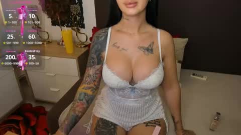 Snapshot of naughtycleo chatting on 09/17/25, 03:52 cleo online show from 09/17/25, 03:52