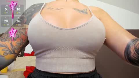 Snapshot of naughtycleo chatting on 09/19/25, 04:14 cleo online show from 09/19/25, 04:14