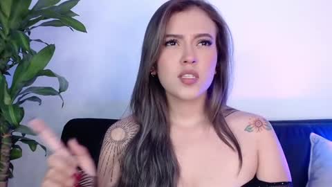 LANAindependent model online show from 02/12/25, 12:22