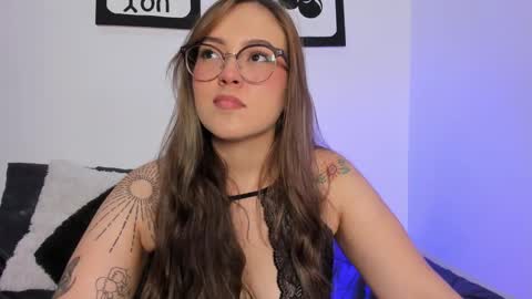 LANAindependent model online show from 10/03/25, 04:31