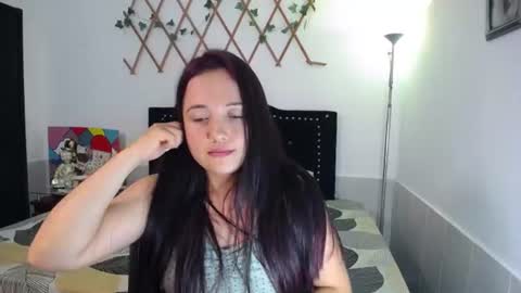 Snapshot of naughtygirl_mmm chatting on 06/09/26, 08:53 Valeria online show from 06/09/26, 08:53