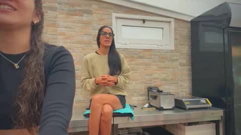 ANDREA STEPH  MIKE online show from 10/03/25, 09:28