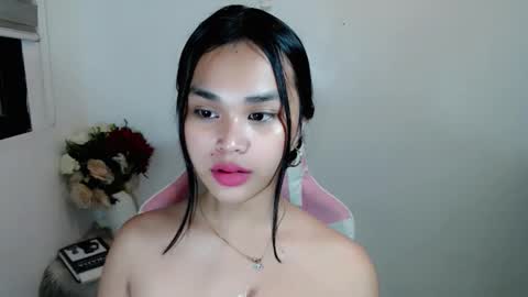 Snapshot of naughtymuse_ chatting on 05/13/26, 09:50 ELISE online show from 05/13/26, 09:50